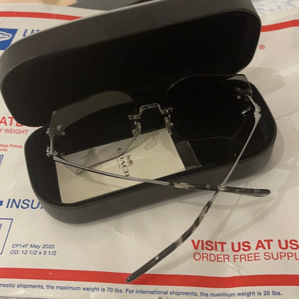 Grey coach sunglasses - Picture 4 of 4